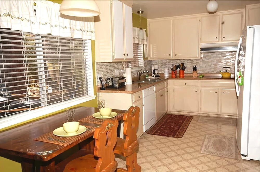 3826 Regina 4 Bedroom Home