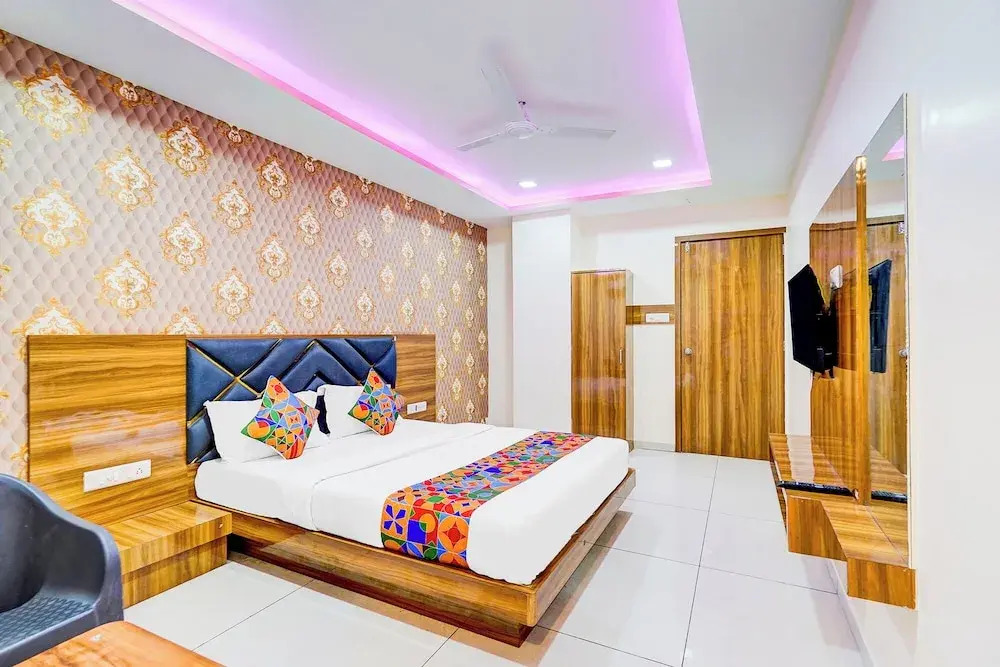 FabHotel Lake View I