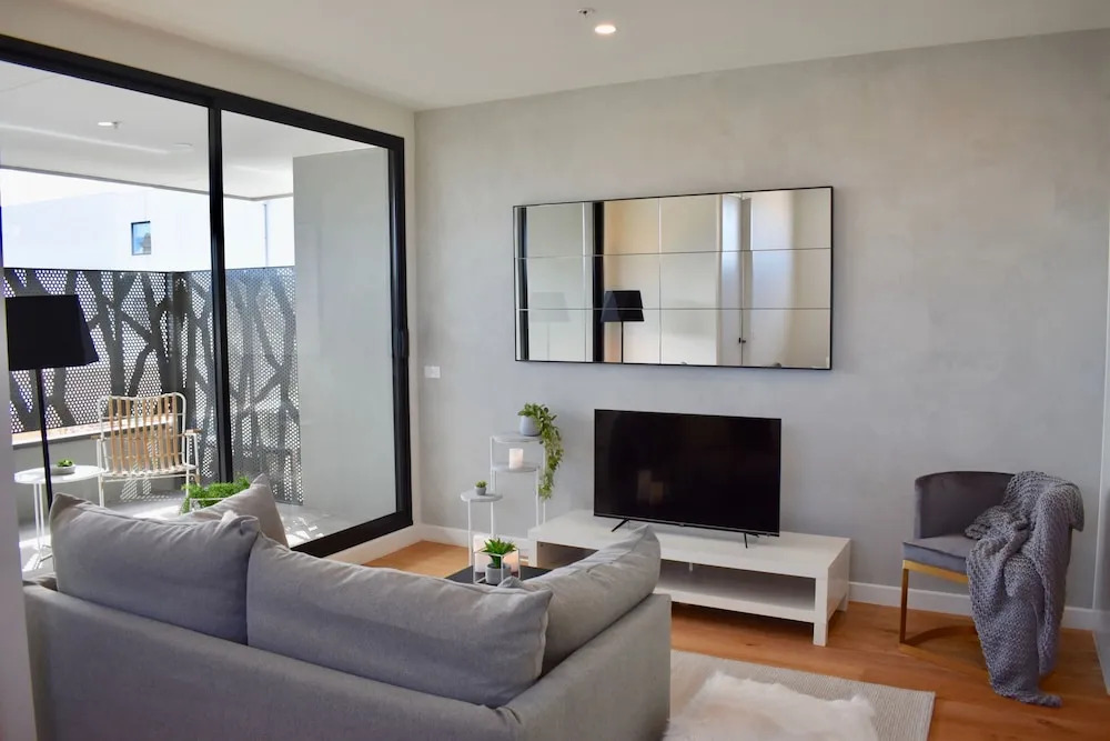 Modern and Elegant Apartment Near The Beach