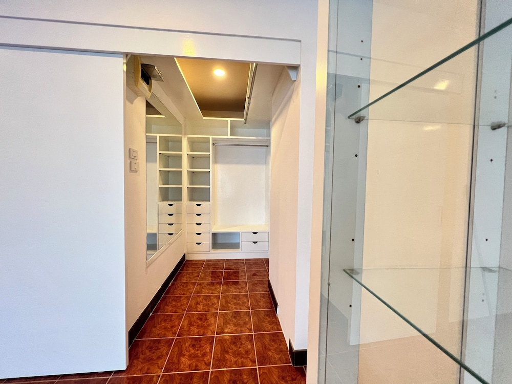 Stylish 1BR Sea-view Condo - 2 Balconies - View Talay 1 Jomtien
