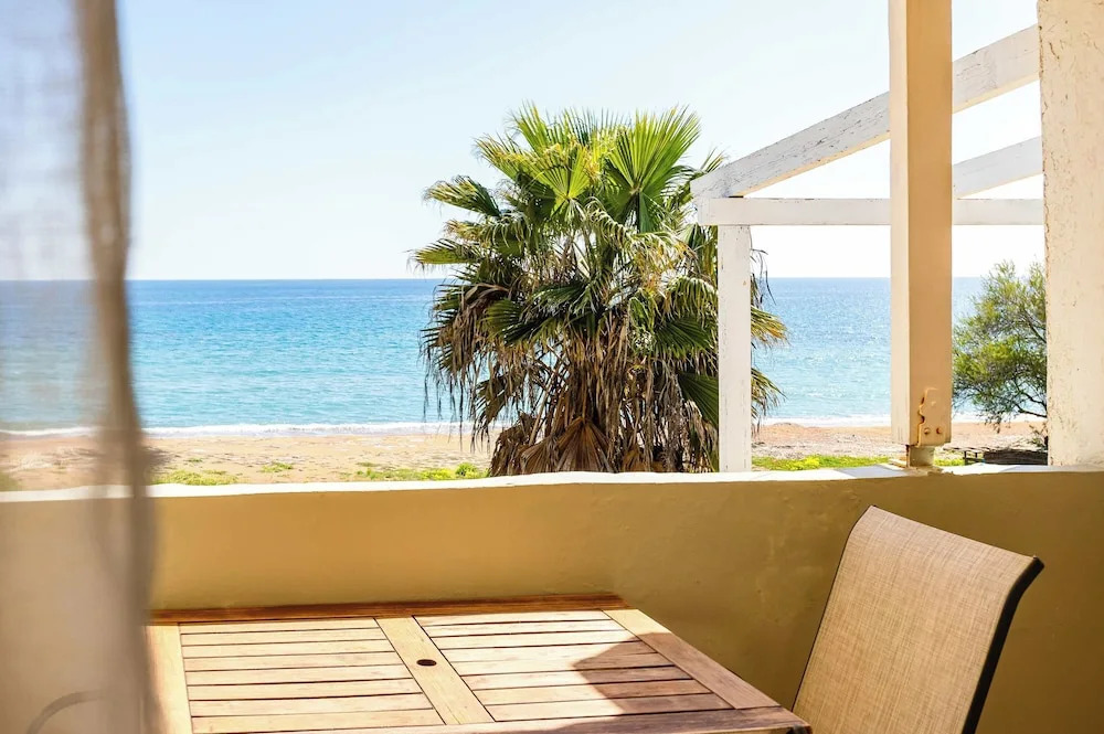Beachfront Nest Memi Koroni-seaheaven House B3