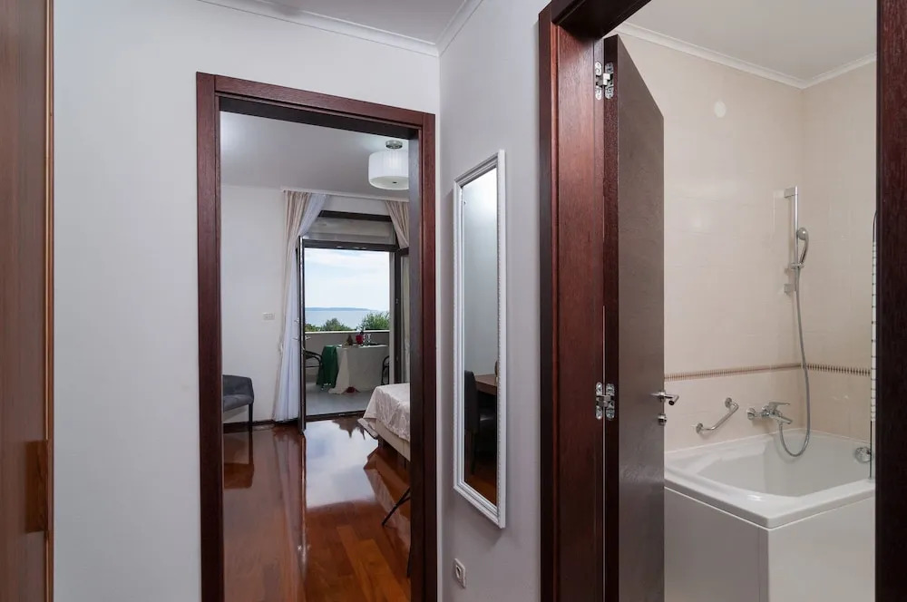 Luxury Rooms Near the Beach