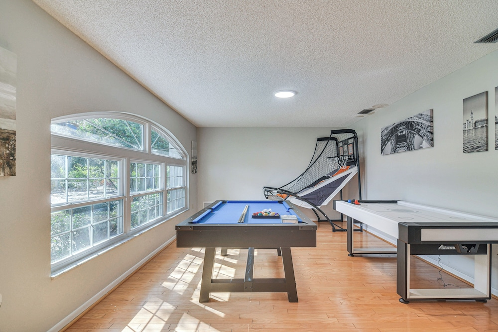 Poolside Oasis! Family Escape in Safety Harbor