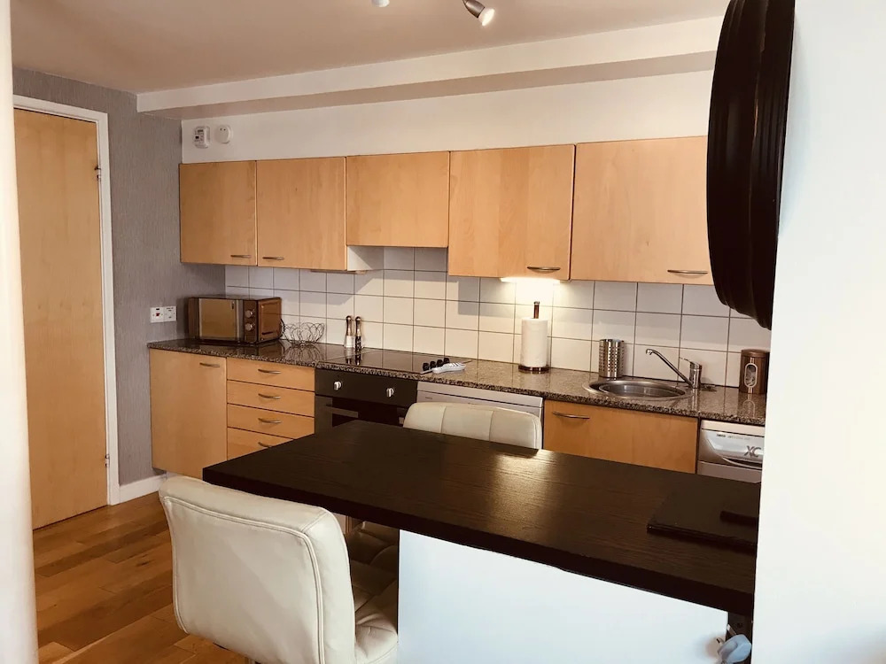 1 Bed Luxe Dockland Apartment - Free parking