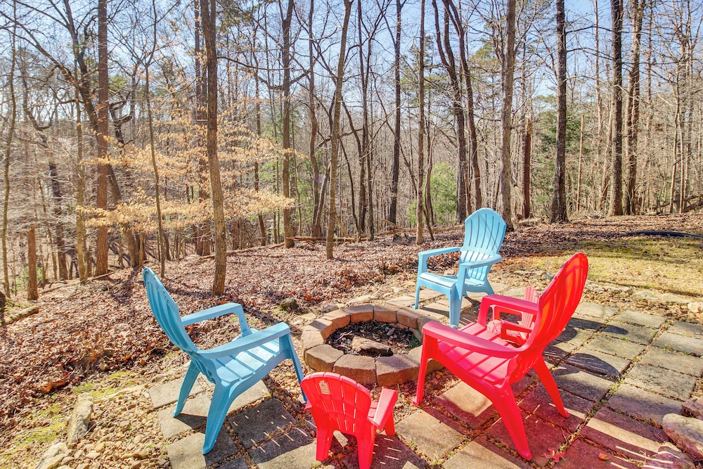 2 Mi to Dtwn Ellijay! Outdoorsy Escape w/ Hot Tub