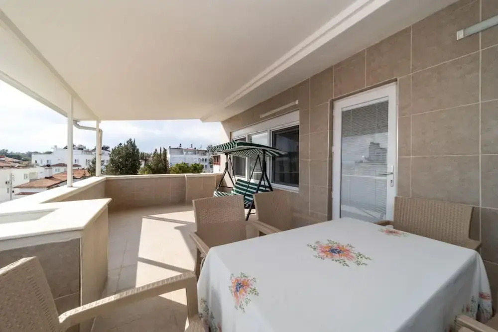 Spacious and Central Apartment near Lara Beach in Muratpasa, Antalya