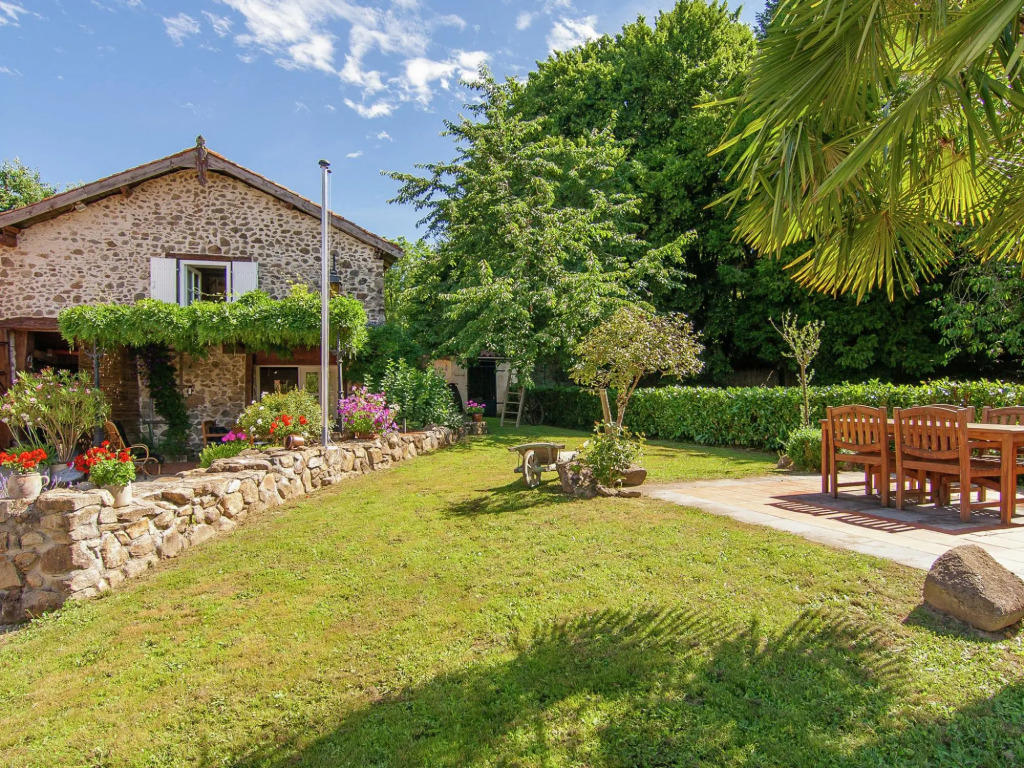 Cottage Bliss in Roussines