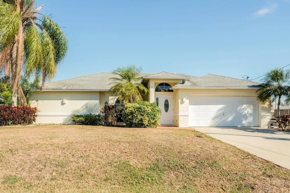 2305 SW 19th Home 3 Bedrooms 2 Bathrooms Home
