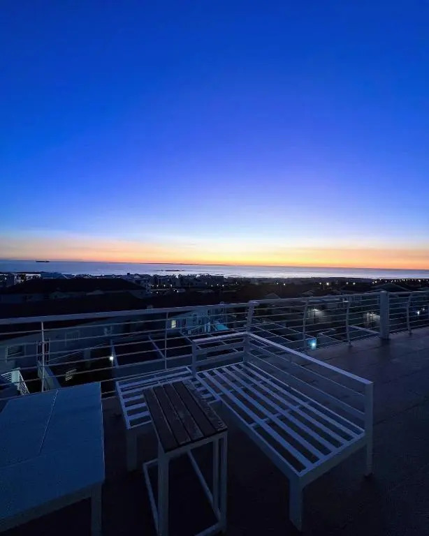 2 Dolphin Ridge , Bloubergstrand