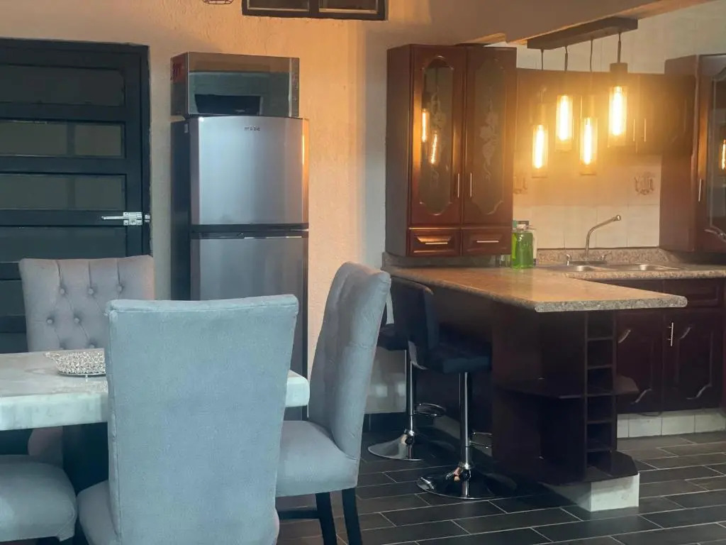 Agradable y caluroso apartamento de 3 recamaras y 2 Baños Completos recién remodelado