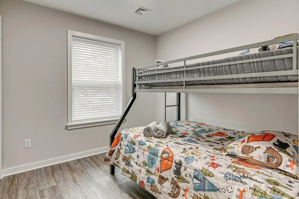 Lake & Pool Access: Poconos Family Getaway!