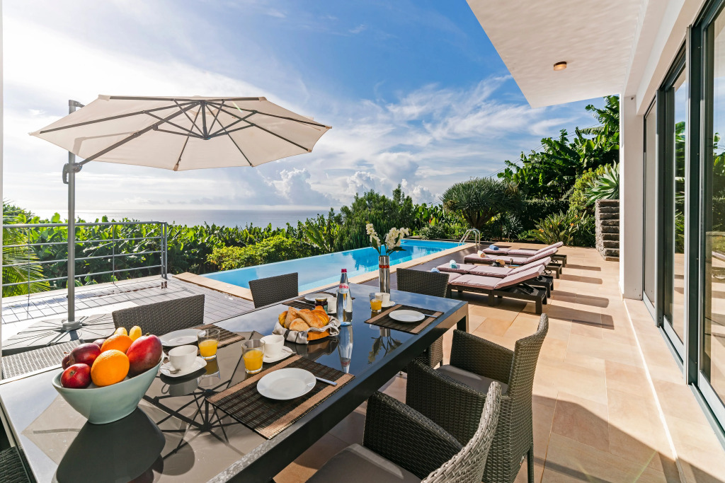 Contemporary villa, heated infinity pool, sea-views | Designhouse