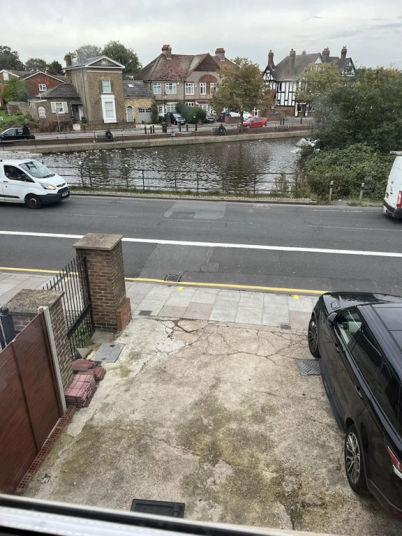 South London Single Bedroom in Mitcham