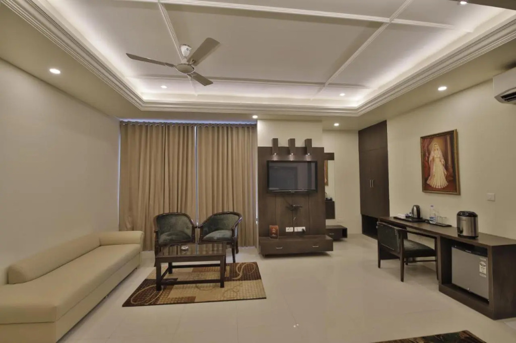 Hotel Grand Safari