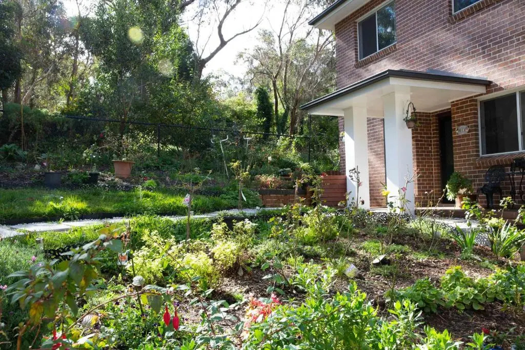 Spacious 5BR House Fireplace Garden Retreat