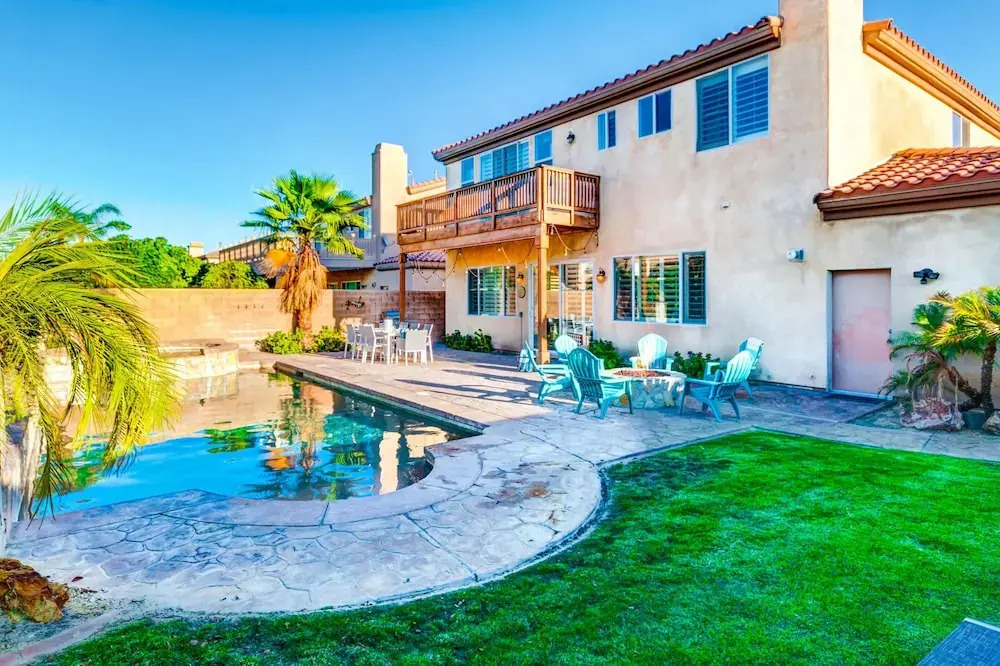 Palm Grove by AvantStay | 15mins From Coachella - Desert Villa - Sleeps 14