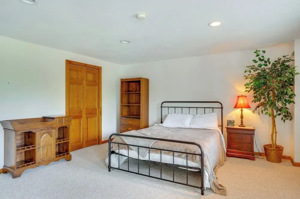Mtn Views, On-site Trails! Spacious Bartlett Home