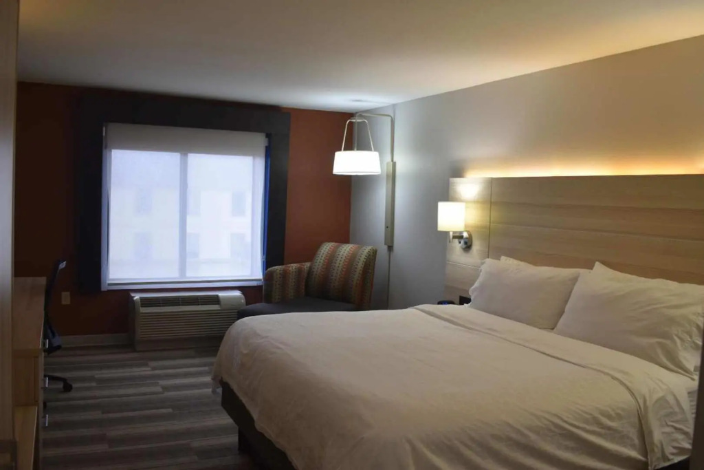 Holiday Inn Express Hotel & Suites McPherson by IHG