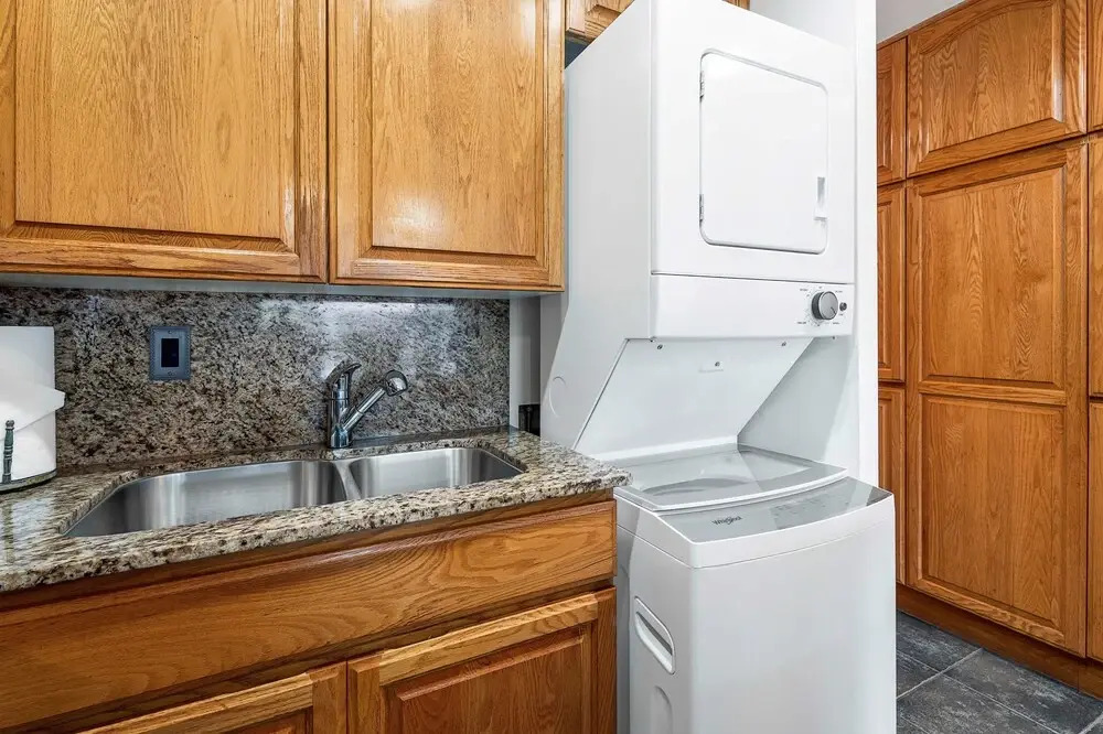 Fully Air-conditioned - Ocean View - Beautifully Renovated- Vrkcv