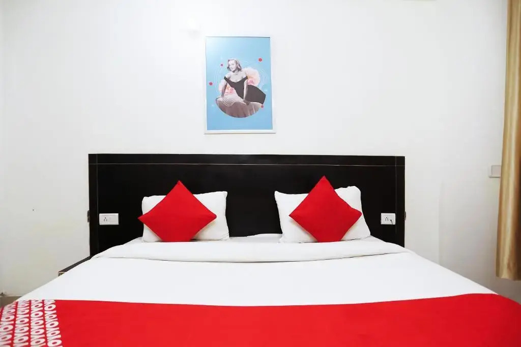 Discovery Deluxe by OYO Rooms