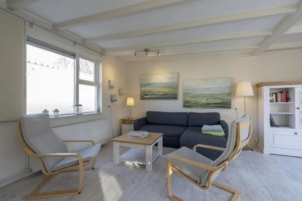 Lovely Bungalow on Green Park With Patio