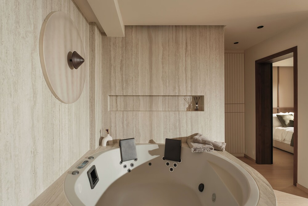 Ceci Suites