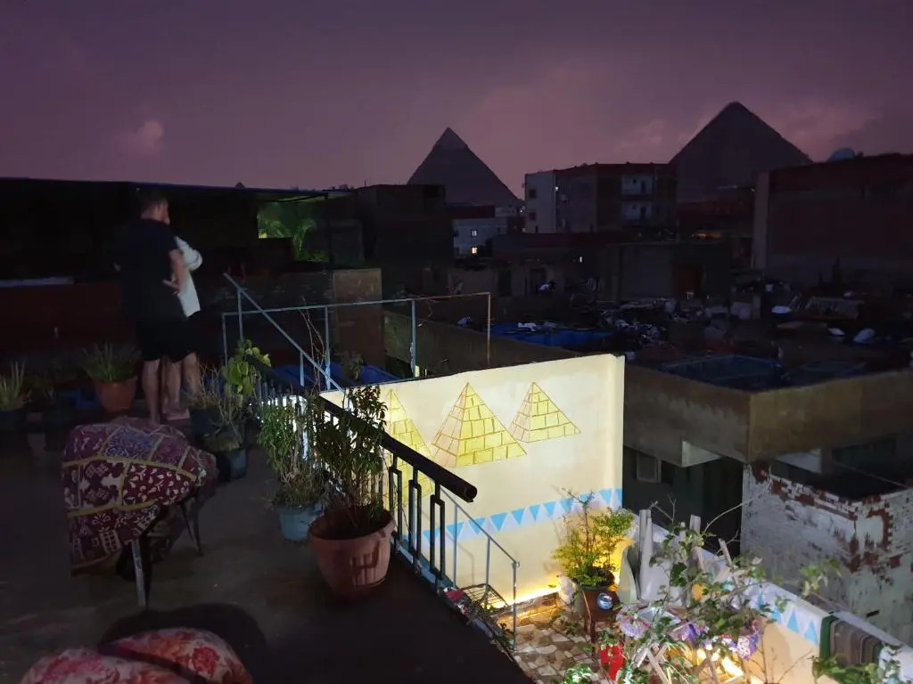 2 Jana Pyramids view inn