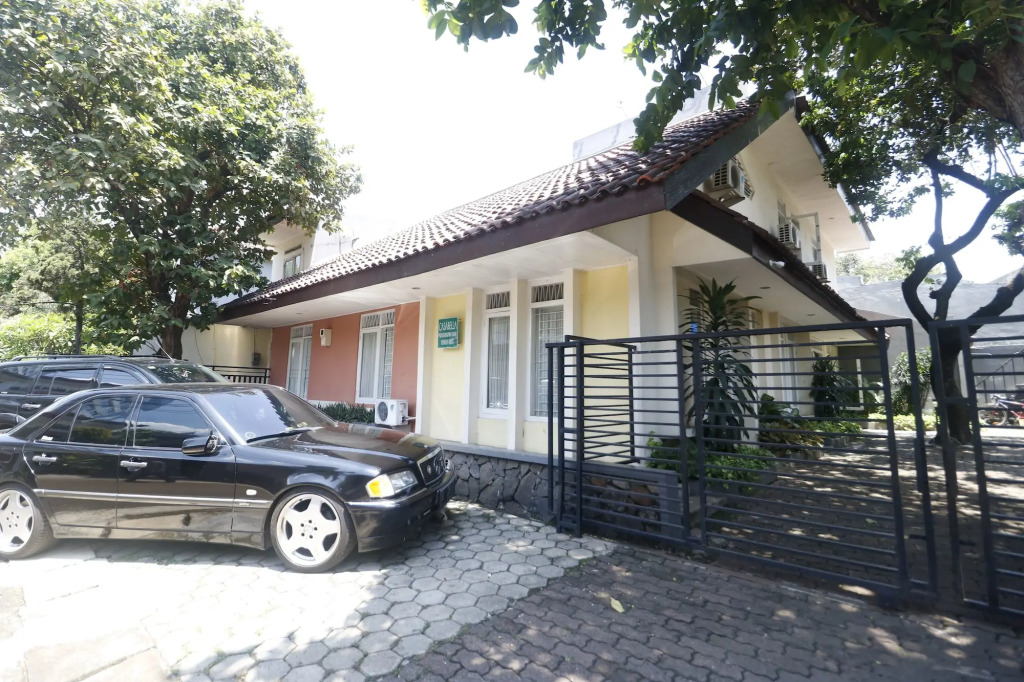 RedDoorz Plus at Jalan Gatot Subroto Jakarta