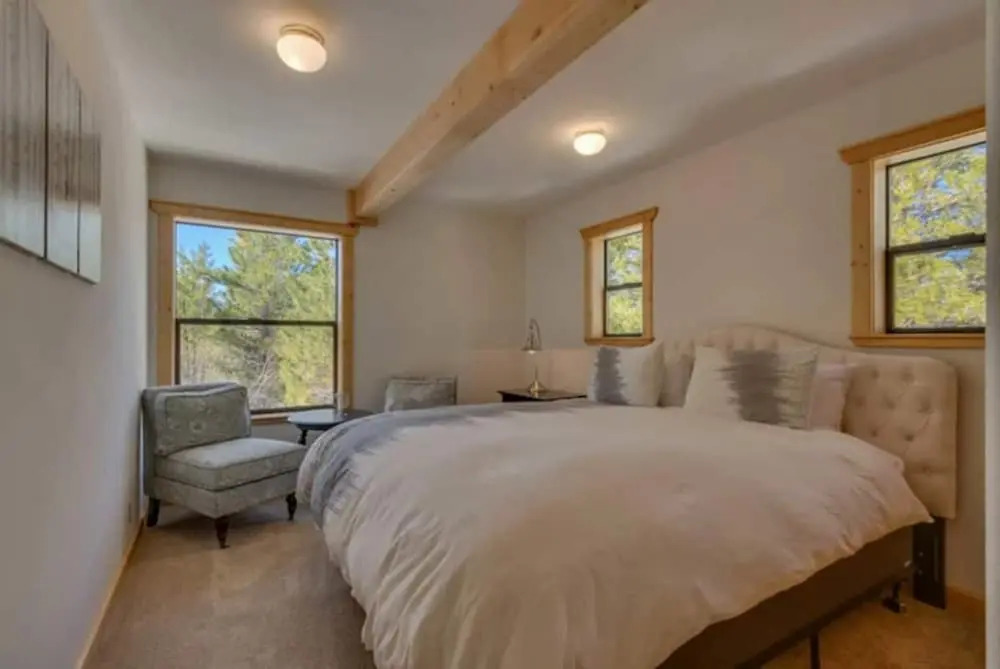Black Bear by Avantstay Spacious Viking Lodge in Tahoe Donner w/ Game Room & Hot Tub!