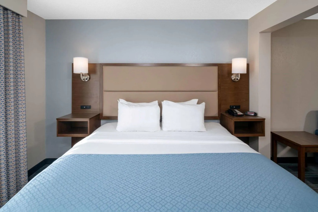 Holiday Inn Express & Suites - Mobile - I-65 by IHG