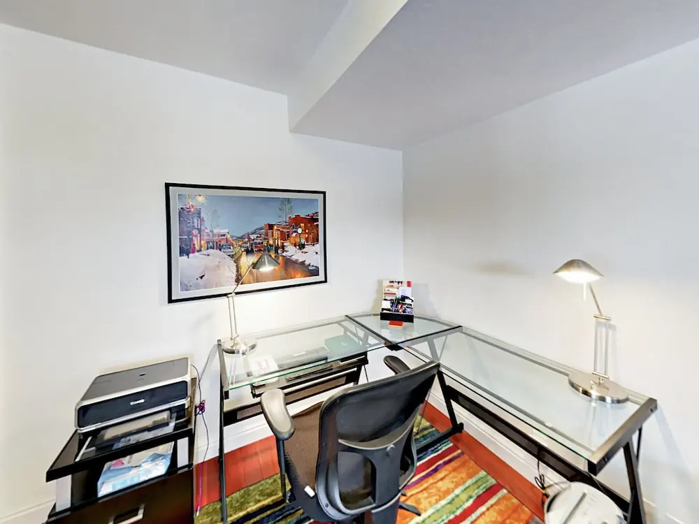 Large Near Shuttle To Slopes & Sundance 5 Bedroom Home