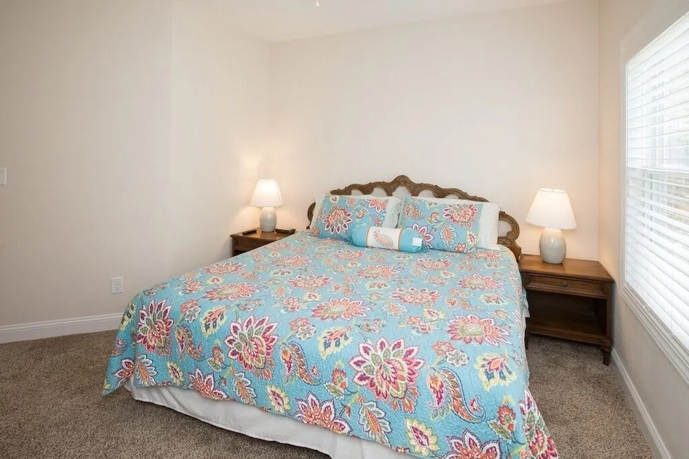 Serenity Now 4 Bedroom Condo by Redawning