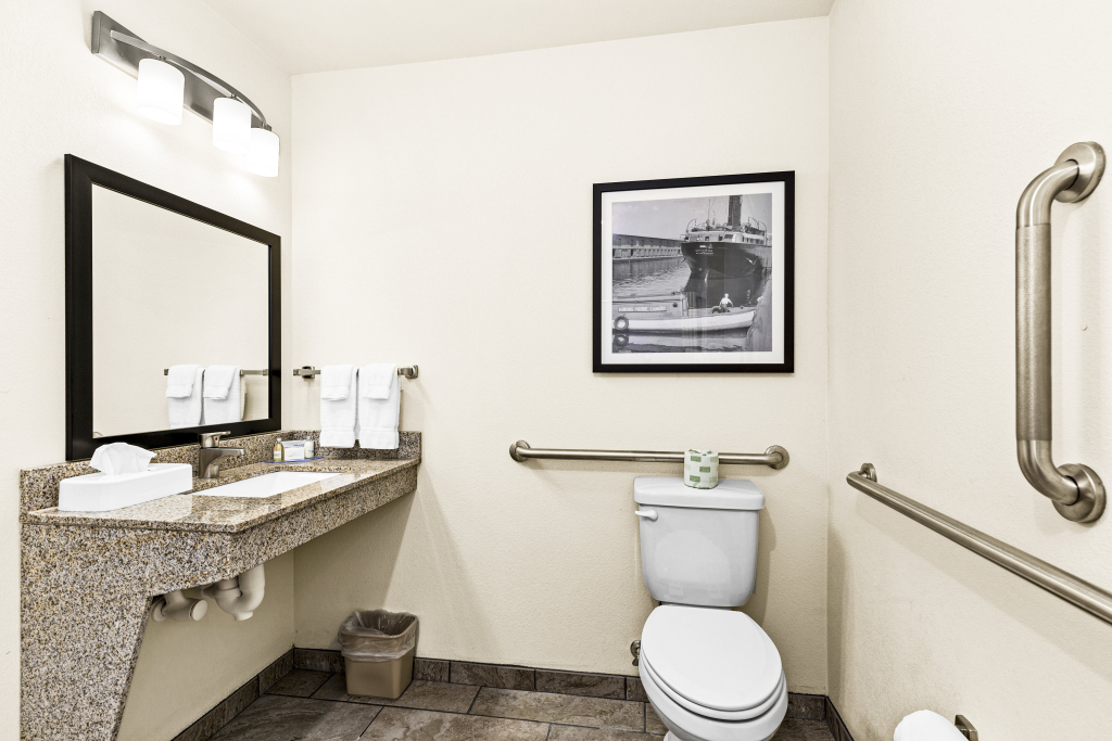 Cobblestone Hotel & Suites - Superior Duluth