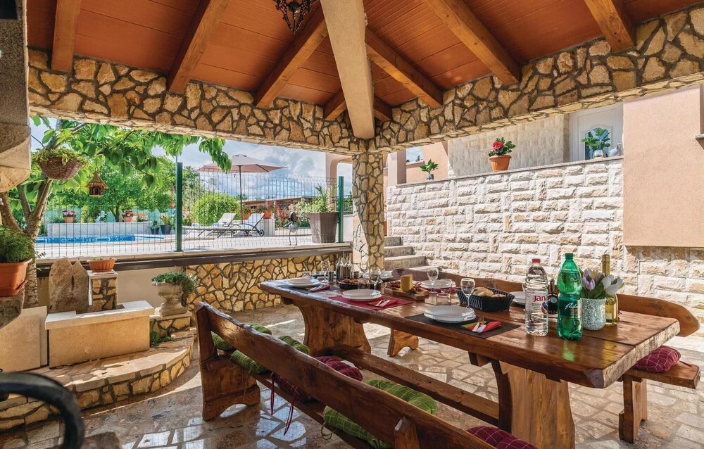 Gorgeous Home In Nedescina