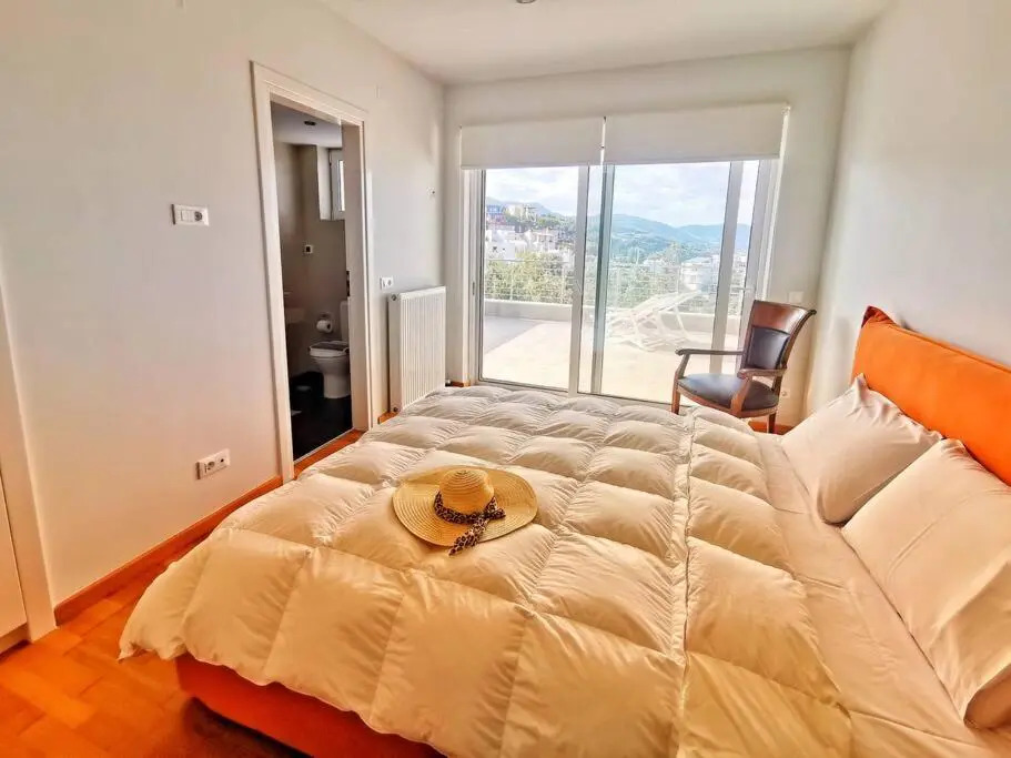 Suite Fleria with private beach