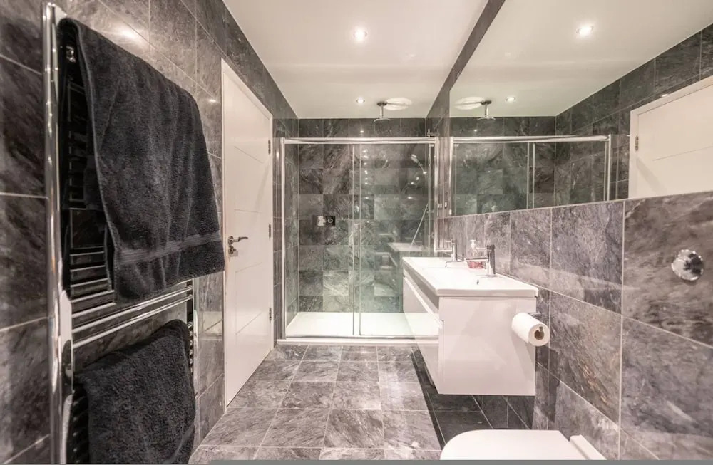 Stylish Two Bedroom Flat BCA