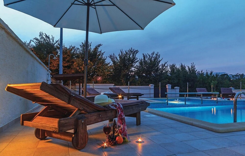 Beautiful Home in Marcana With Wifi and 4 Bedrooms