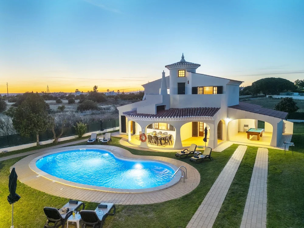 Villa Ushuaia - Casa charmosa com piscina aquecível e BBQ