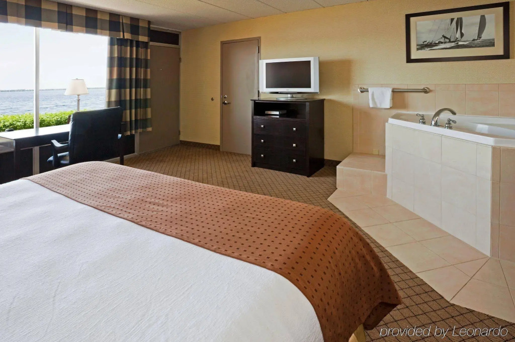 Holiday Inn Detroit Lakes - Lakefront by IHG