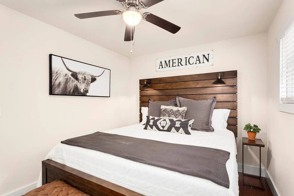 The Mission Rock House - Historic DT Fayetteville Home - HOT Tub!