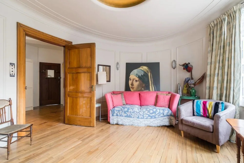 Catching Unique 1 Bedroom Apartment