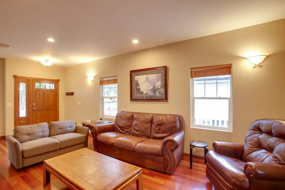 Downtown Coeur Dalene Home Rental: Walk to Beach!