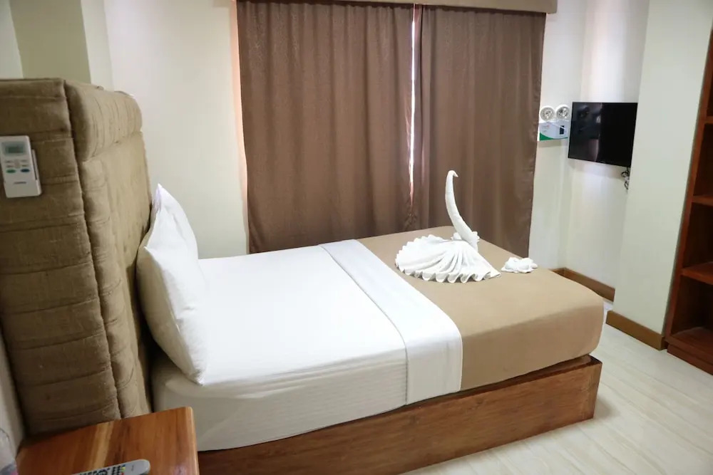 Candice Lucy Hotel Caticlan