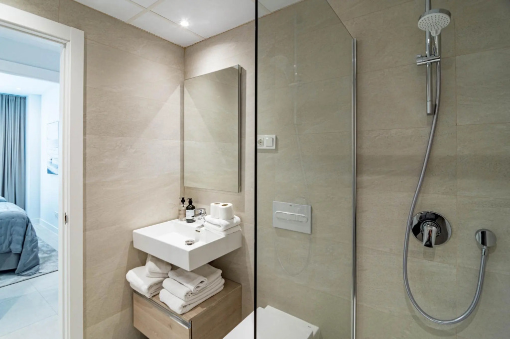 LME13.3A- Modern and luxury flat close to port