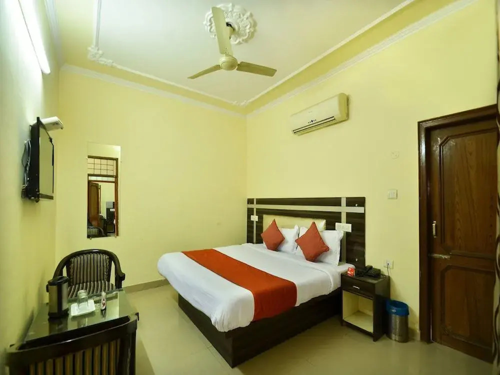 OYO 8073 Grand Residency