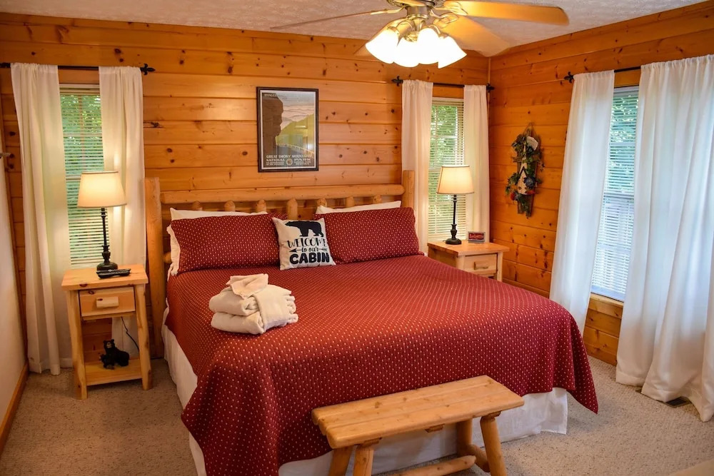 GRANDMOTHER'S - 4 Br Cabin