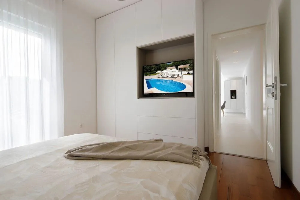 Apartment Garden with Swimming Pool