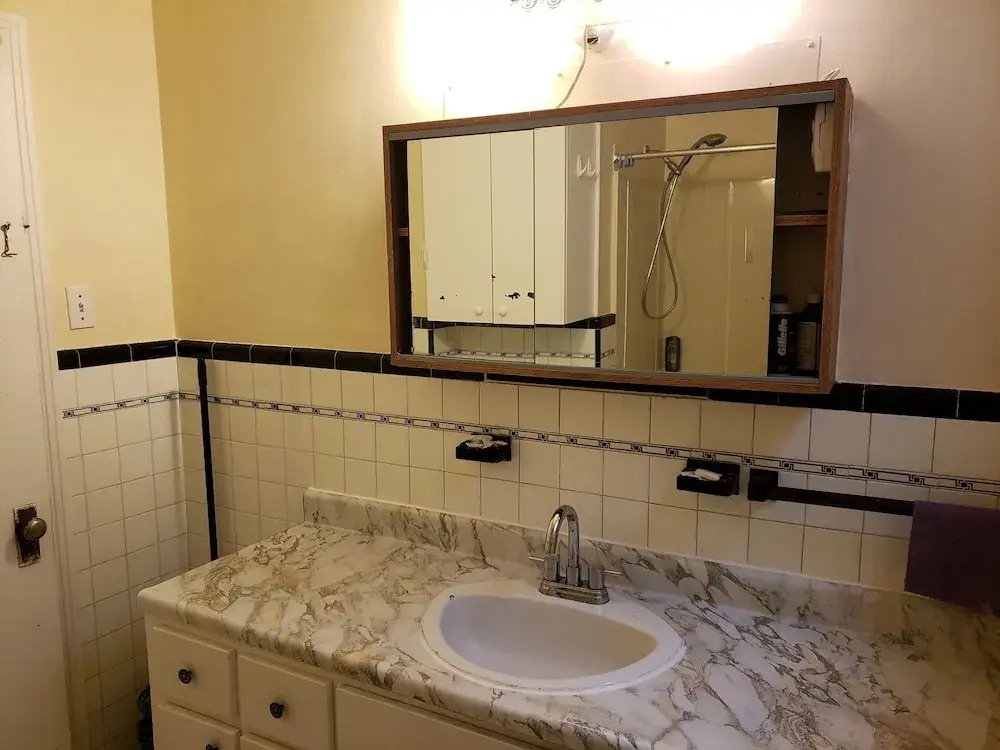 Apartment near Metro Monk Station