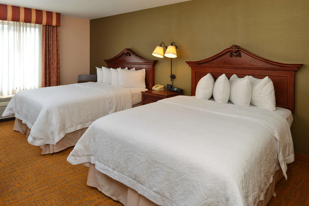 Hampton Inn & Suites - Coors Road