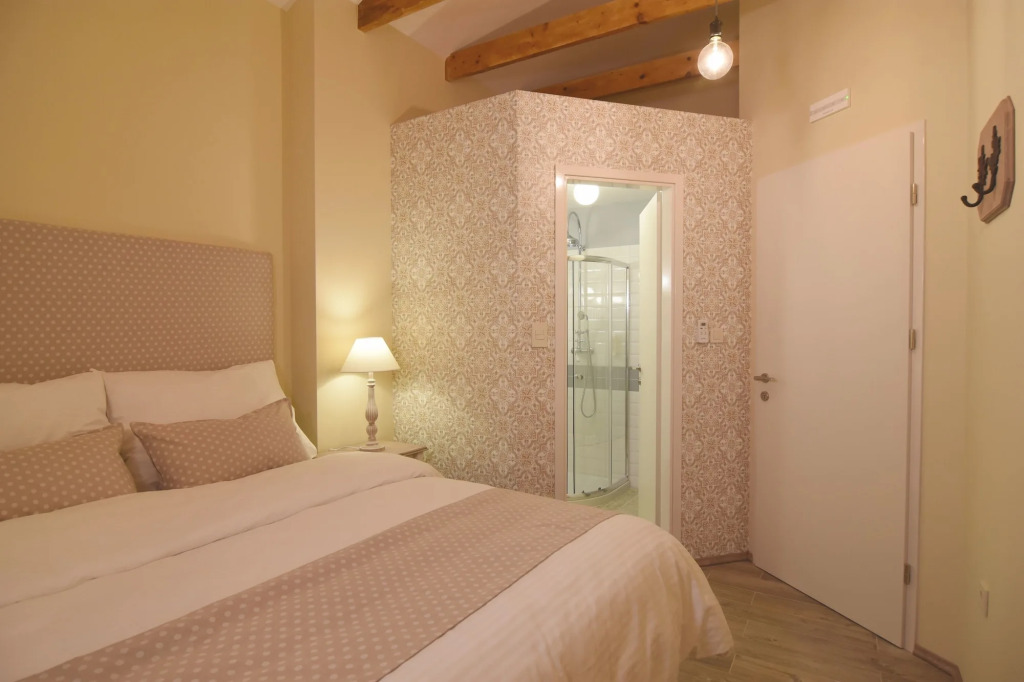 Janez Rooms